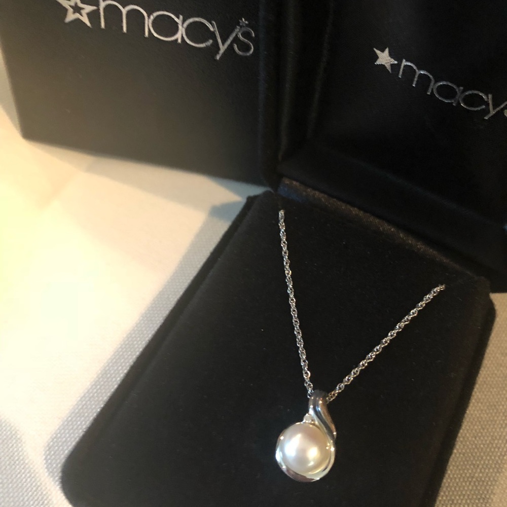 NWT pearl pendent drop necklace with diamo…